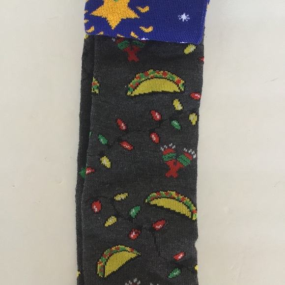 FELIZ NAVIDAD CHRISTMAS SOCKS PACK OF TWO NWT SIZE 10-13 - Picture 8 of 11